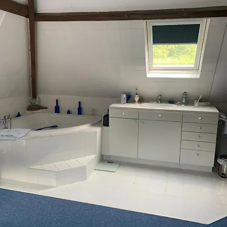 Longere Normande Avec Grand Jardin *