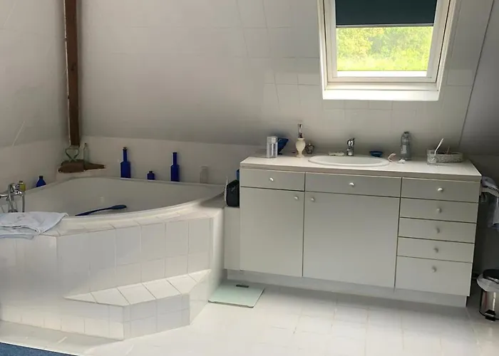 Longere Normande Avec Grand Jardin *